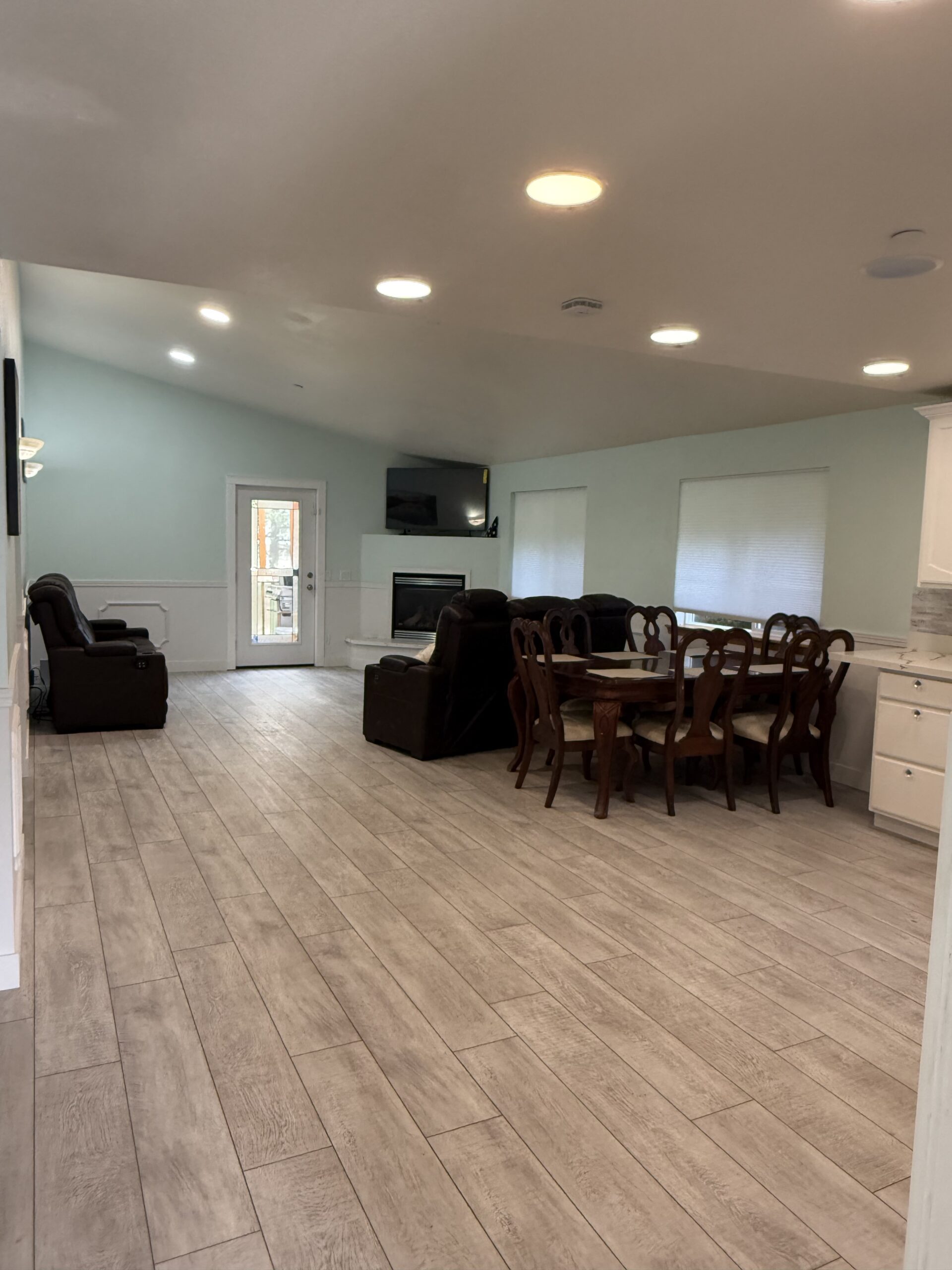 3BCE4A25-BFC1-4F76-8BA9-122BA83FACD3