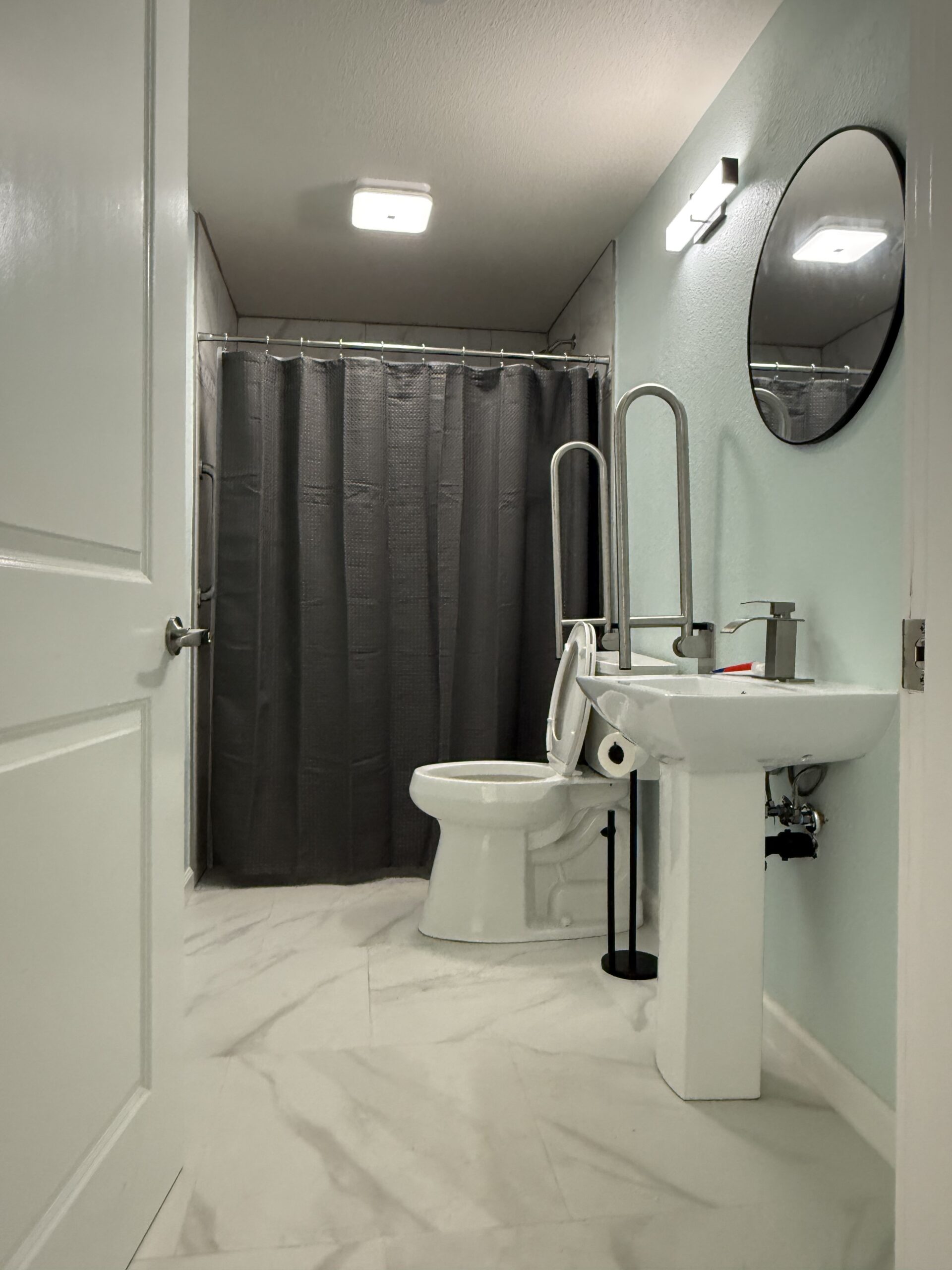 FA4949CD-FF8B-4A82-93F4-81213FC65742